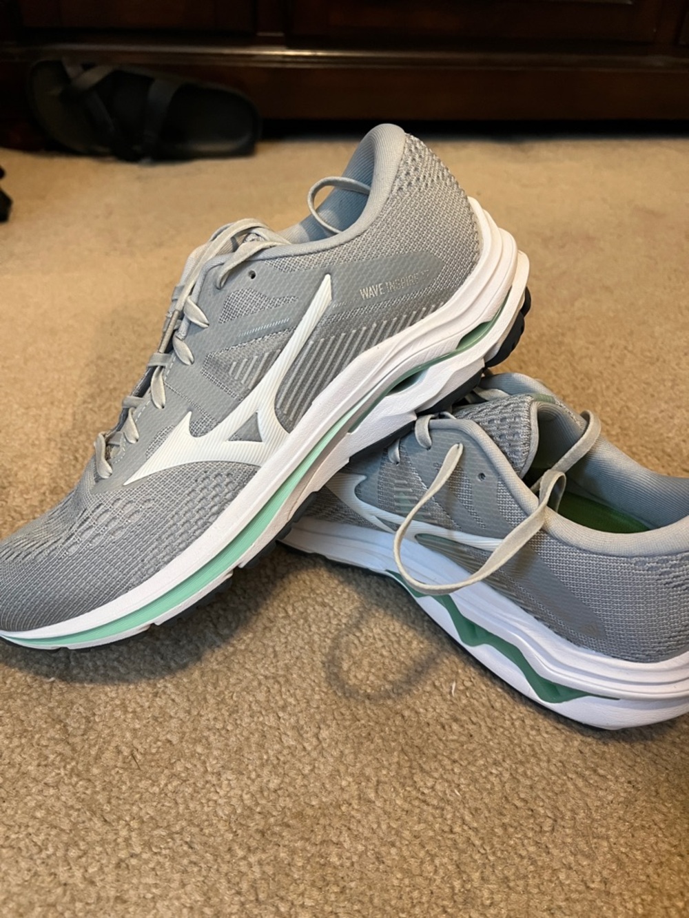 Mizuno Wave Inspire 17 NWOT Women's Running Shoe — Light Gray size 10